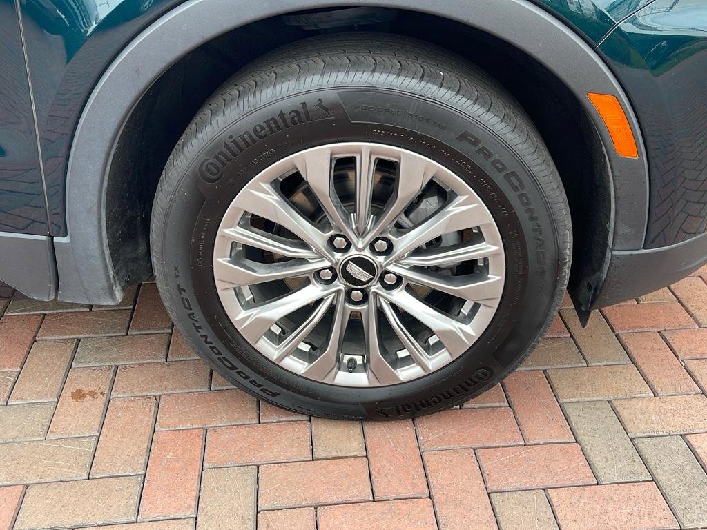 Used 2024 Cadillac XT4 Premium Luxury image 6
