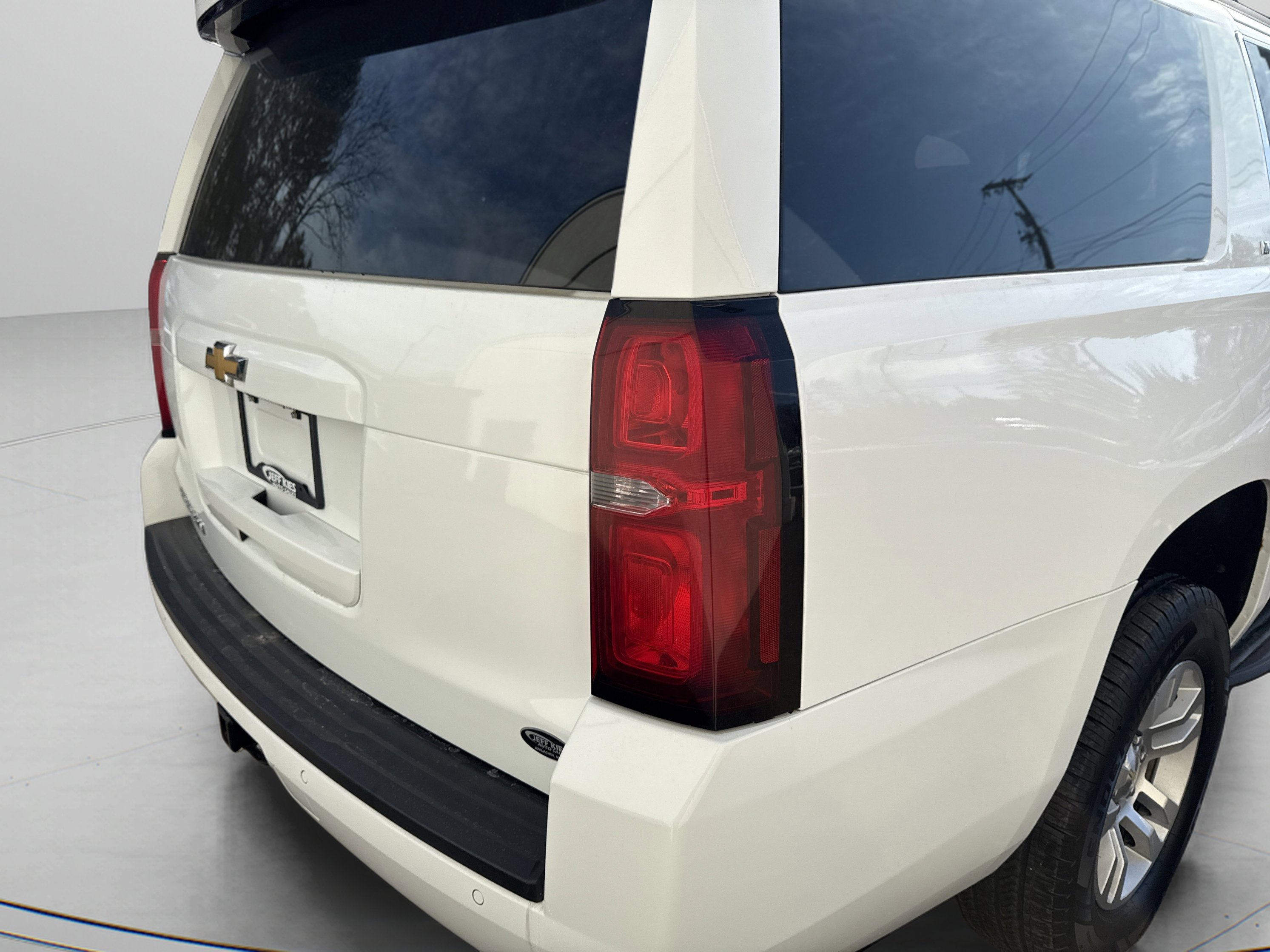 Used 2019 Chevrolet Suburban LT image 5