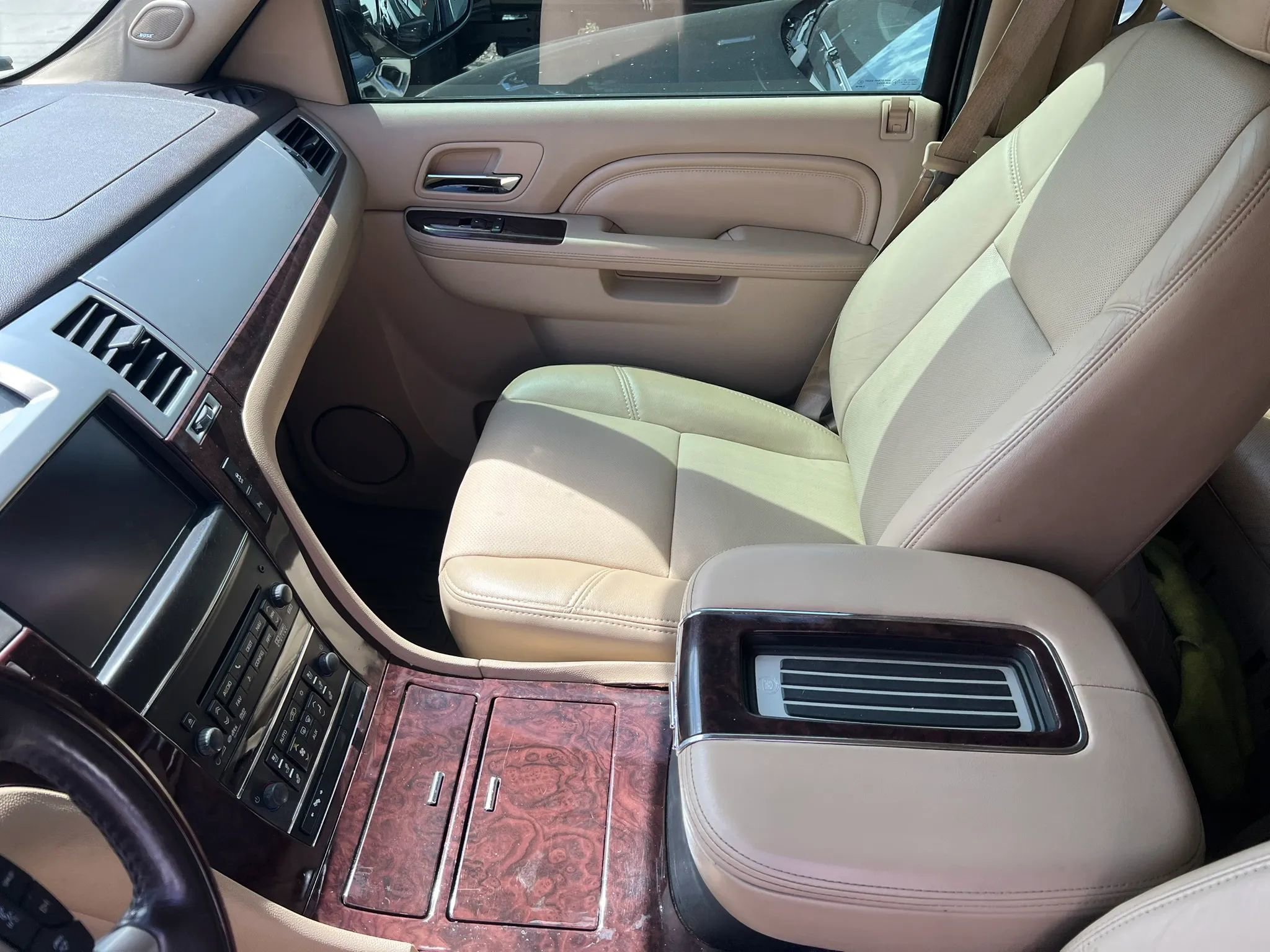 Used 2014 Cadillac Escalade ESV Luxury AWD/4WD image 25