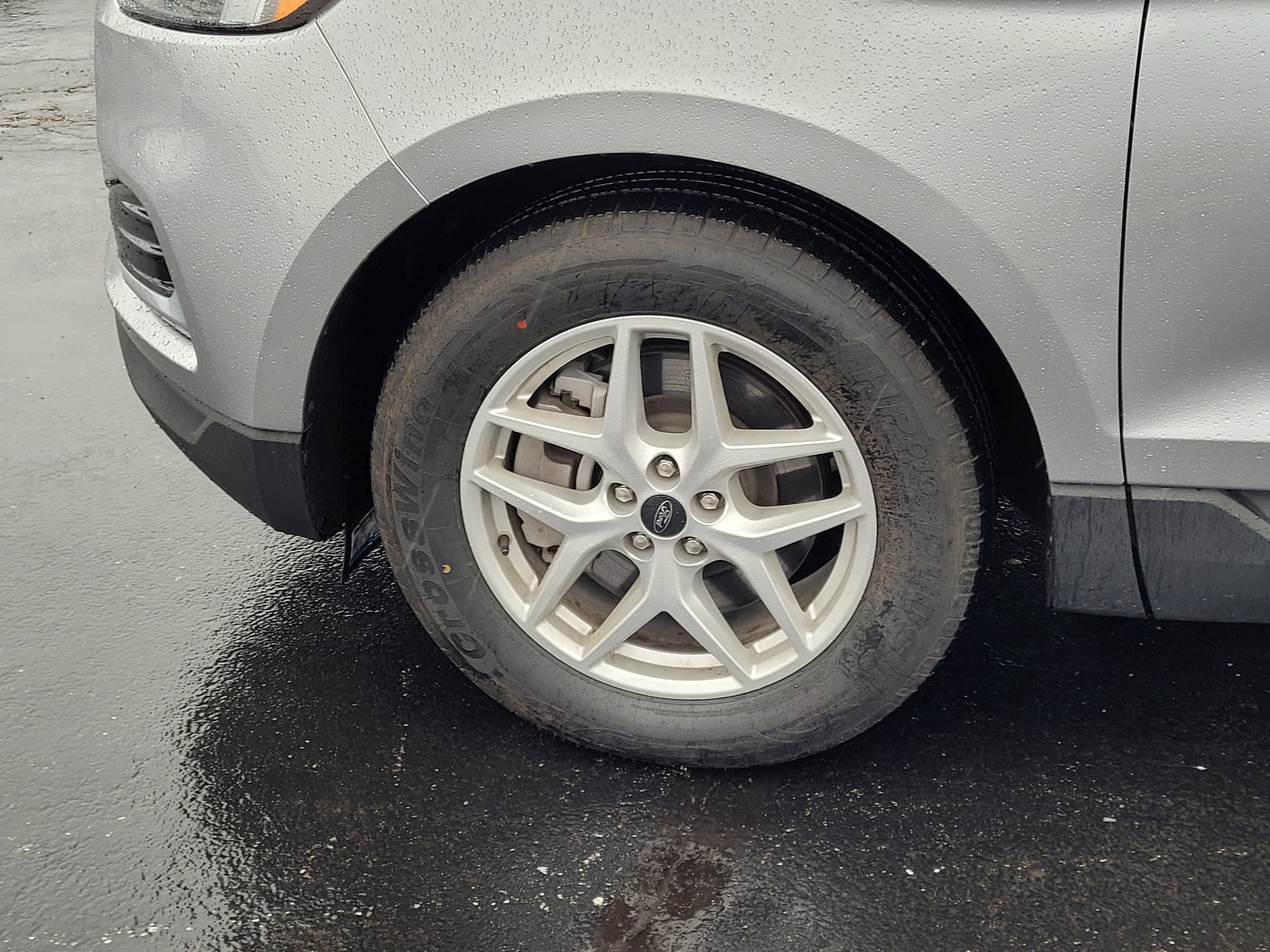 Used 2024 Ford Edge SEL image 11