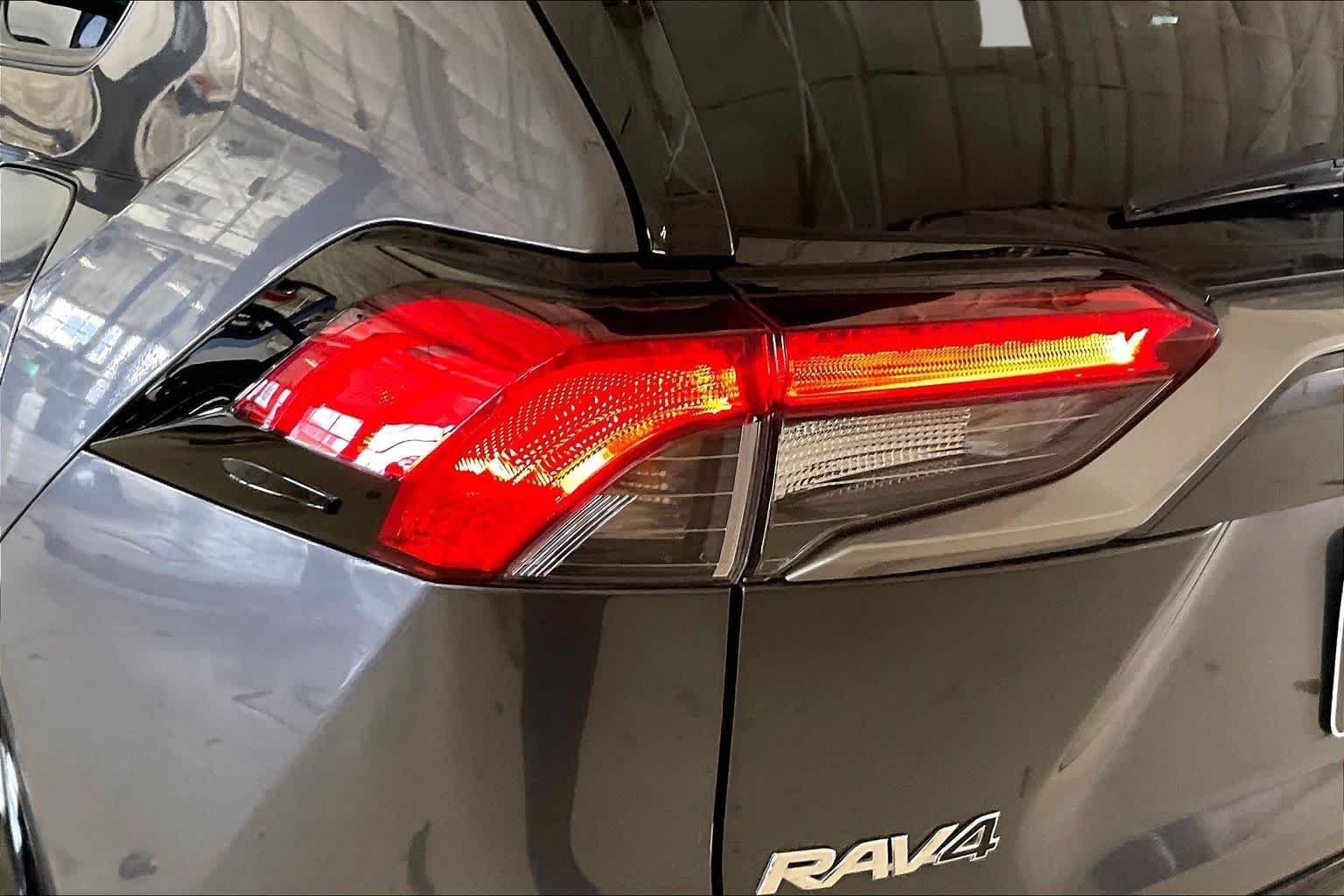 Used 2022 Toyota RAV4 XSE AWD/4WD image 26