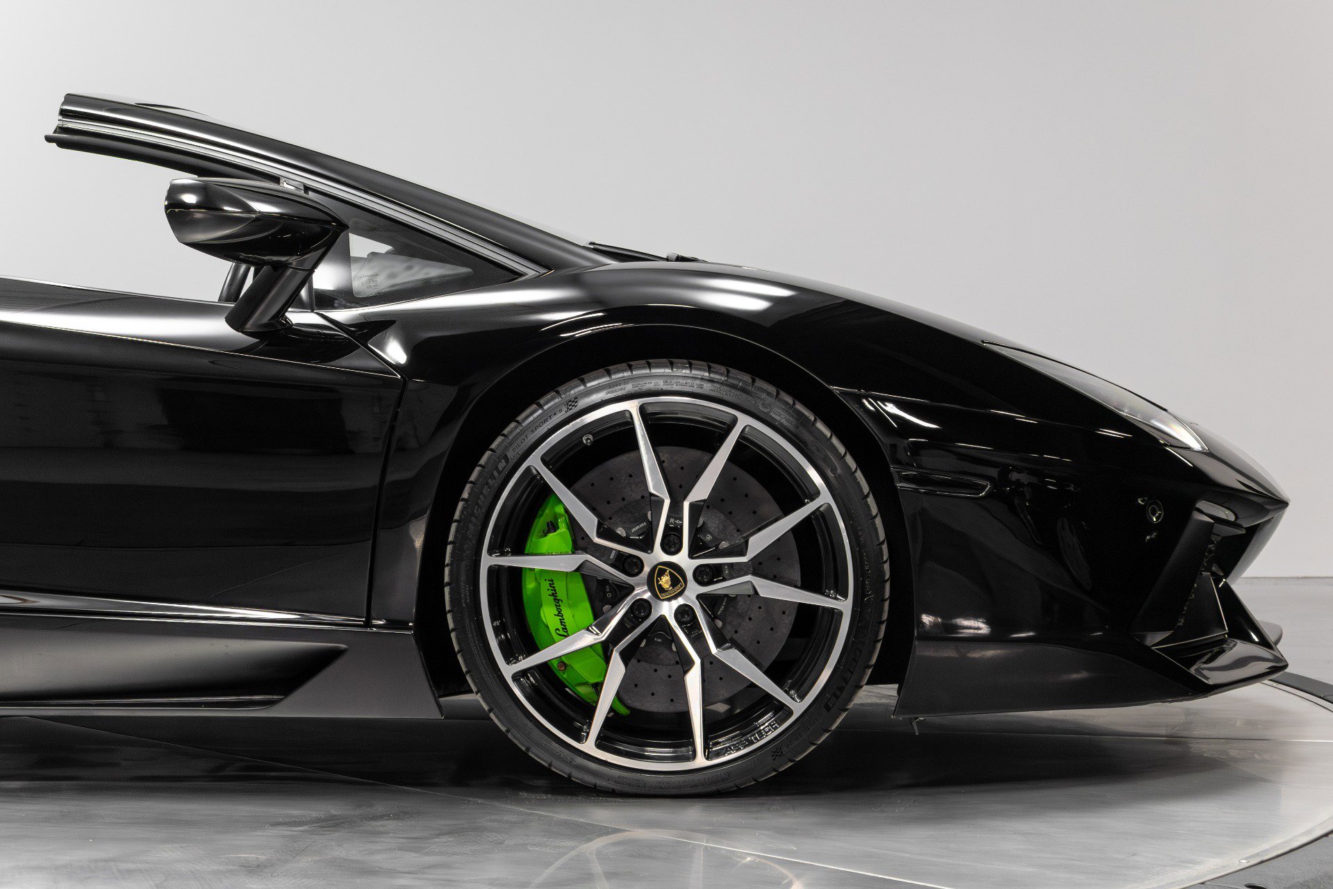 Used 2015 Lamborghini Aventador LP 700-4 image 17