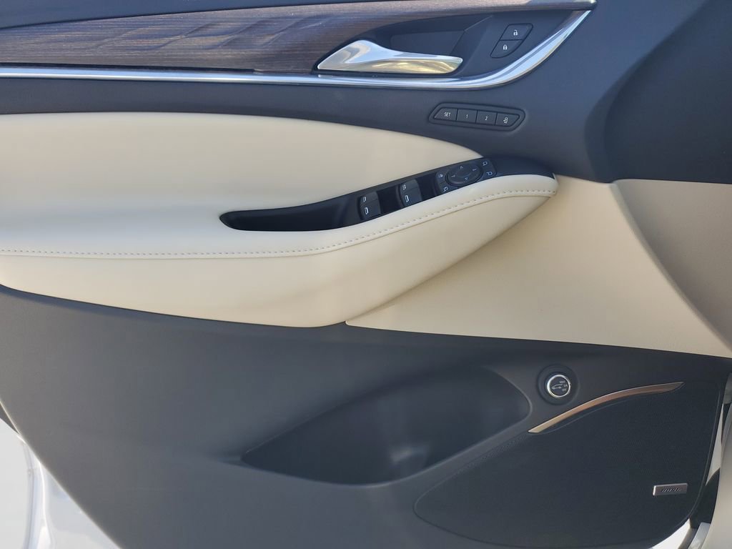 Used 2023 Buick Enclave Avenir w/ Avenir Technology Package image 20