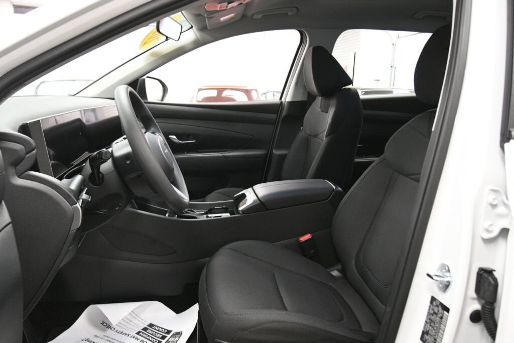 Used 2025 Hyundai Tucson SE AWD/4WD image 10