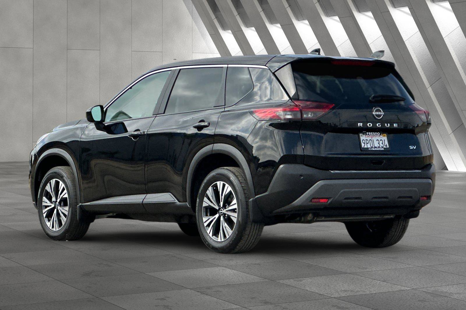 Used 2023 Nissan Rogue SV image 6