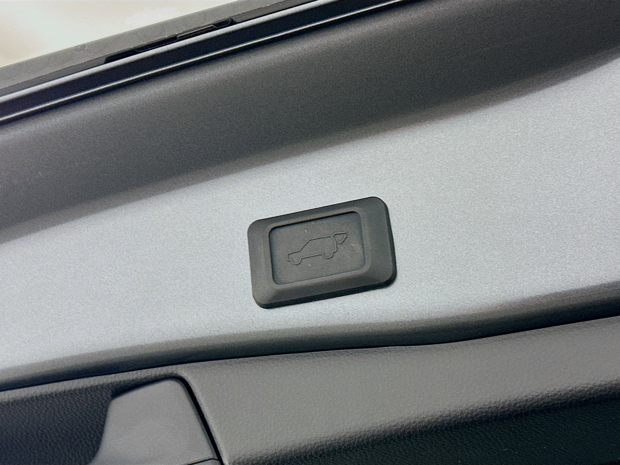 Used 2023 Toyota RAV4 Limited image 32