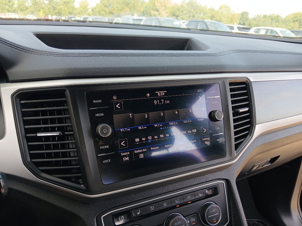 Used 2021 Volkswagen Atlas Cross Sport SE w/ Panoramic Sunroof Package FWD image 15