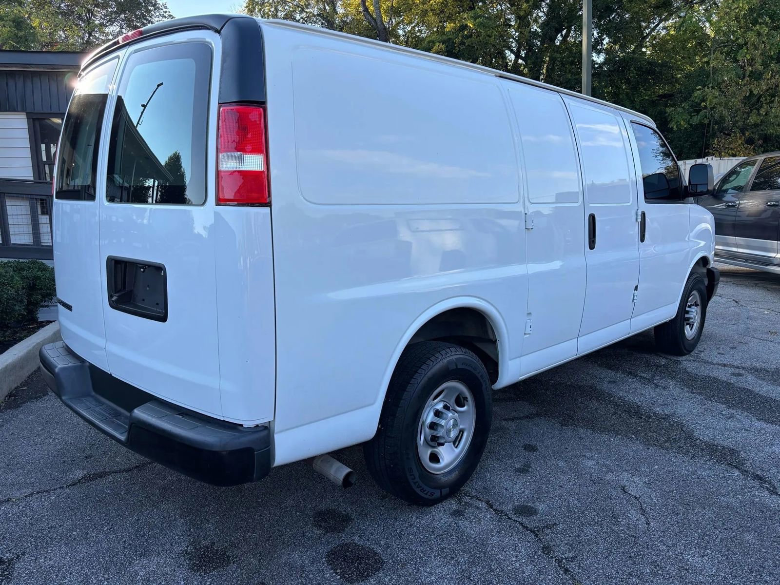 Used 2021 Chevrolet Express 2500 w/ Driver Convenience Package image 2