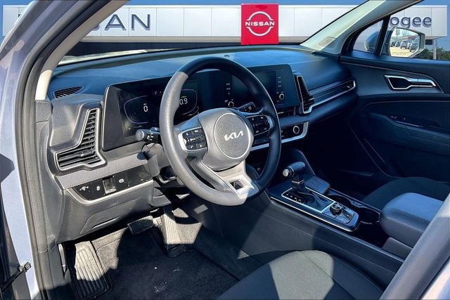 Used 2025 Kia Sportage LX image 13
