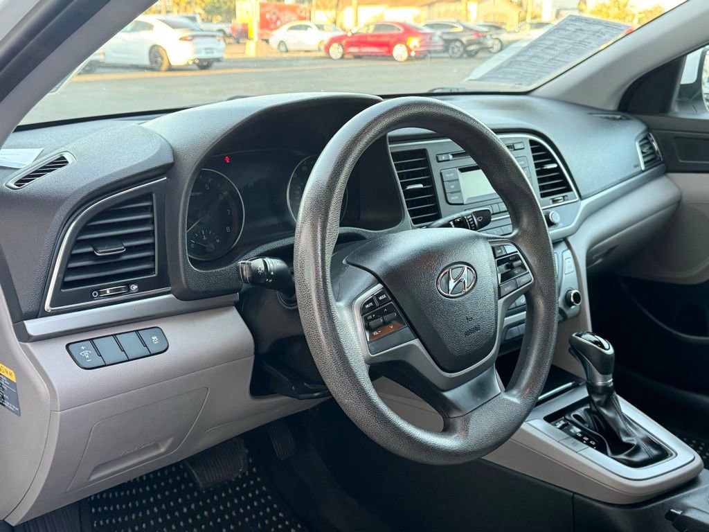Used 2017 Hyundai Elantra SE image 12