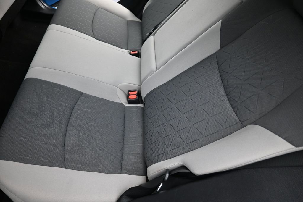 Used 2019 Toyota RAV4 XLE w/ Carpet Mat Package AWD/4WD image 26