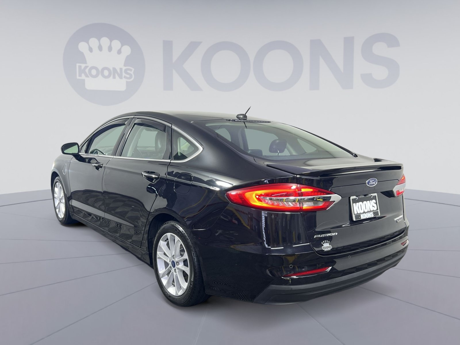 Used 2020 Ford Fusion Energi Titanium FWD image 8