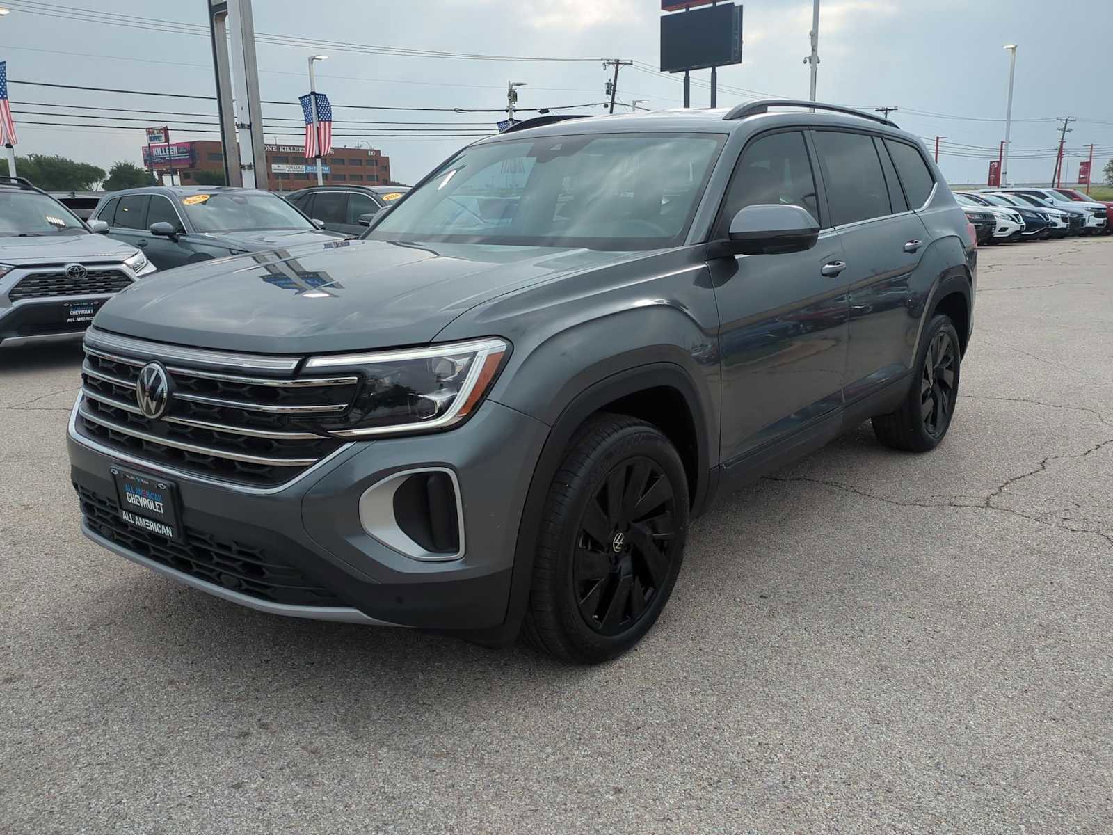 Used 2024 Volkswagen Atlas SE w/ Black Wheel Package FWD image 4