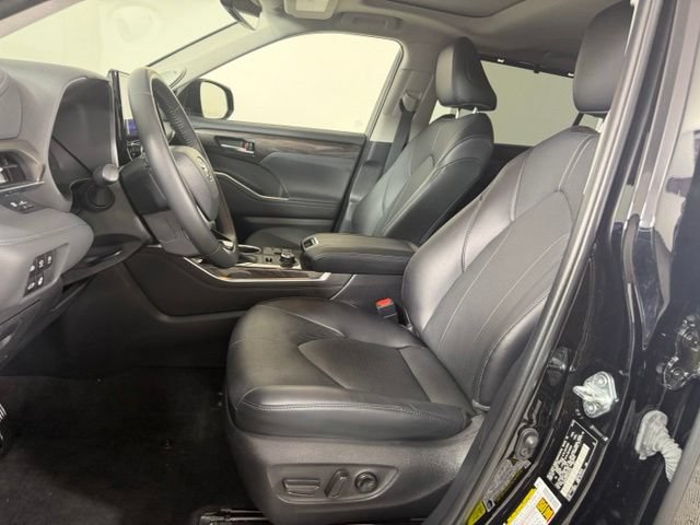 Used 2023 Toyota Highlander Limited AWD/4WD image 18