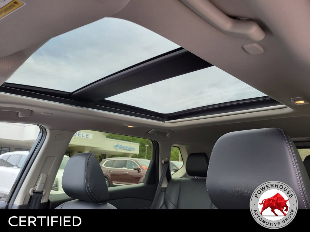 Used 2025 Nissan Rogue Platinum image 24