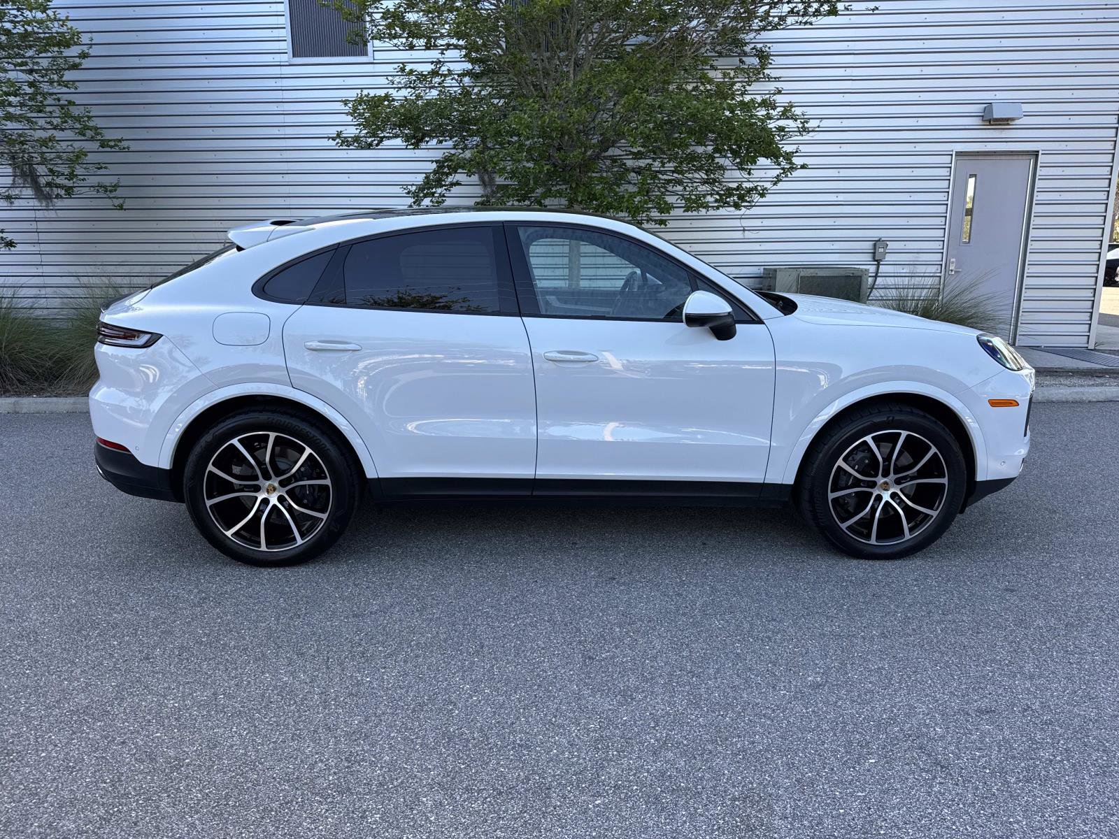 Used 2024 Porsche Cayenne Coupe image 5