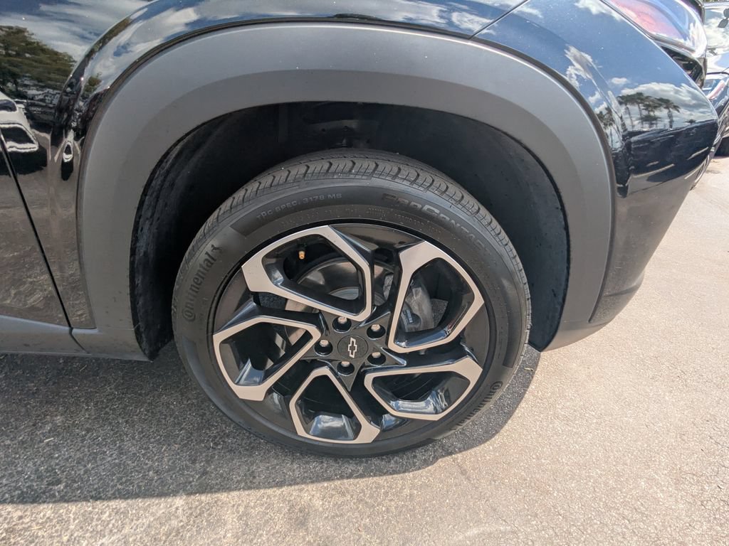 Used 2025 Chevrolet Trax RS w/ Driver Confidence Package FWD image 21