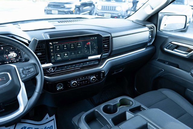 Used 2024 GMC Sierra 1500 Elevation image 17