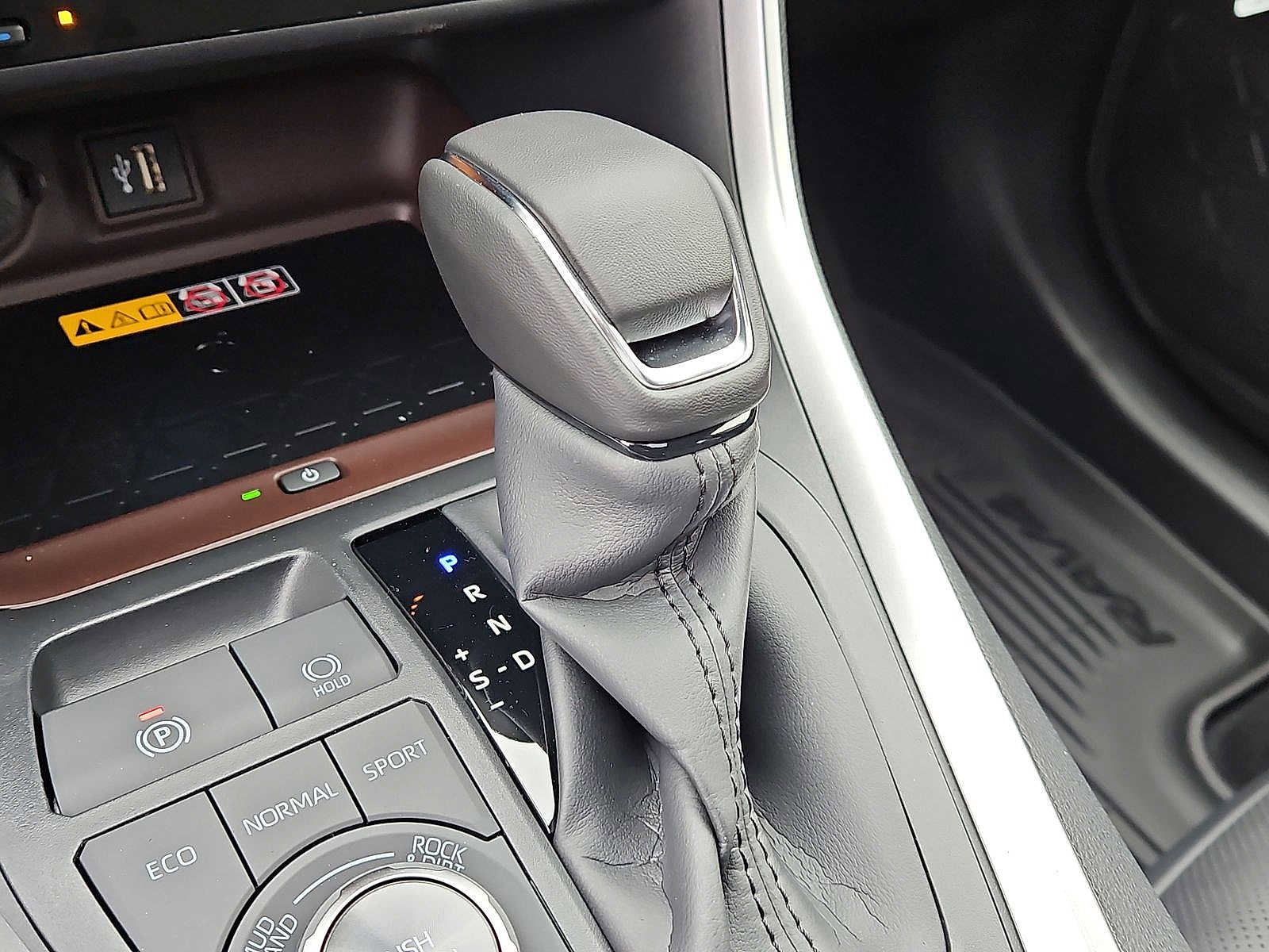 New 2025 Toyota RAV4 Limited image 19