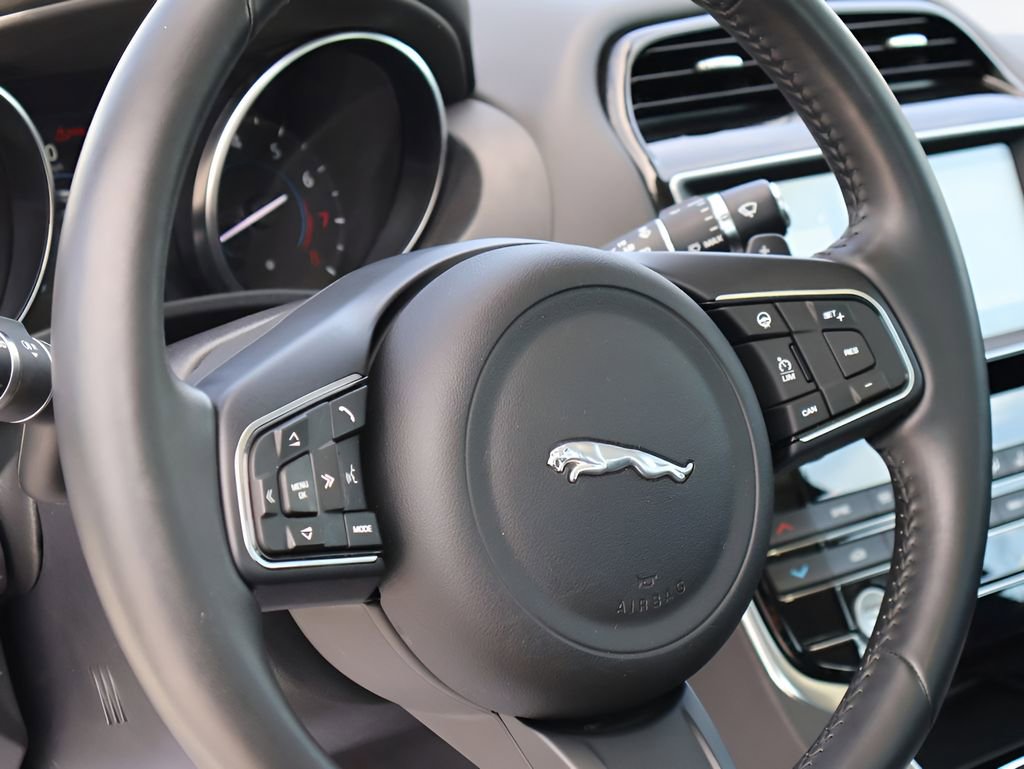Used 2019 Jaguar XE Premium image 19