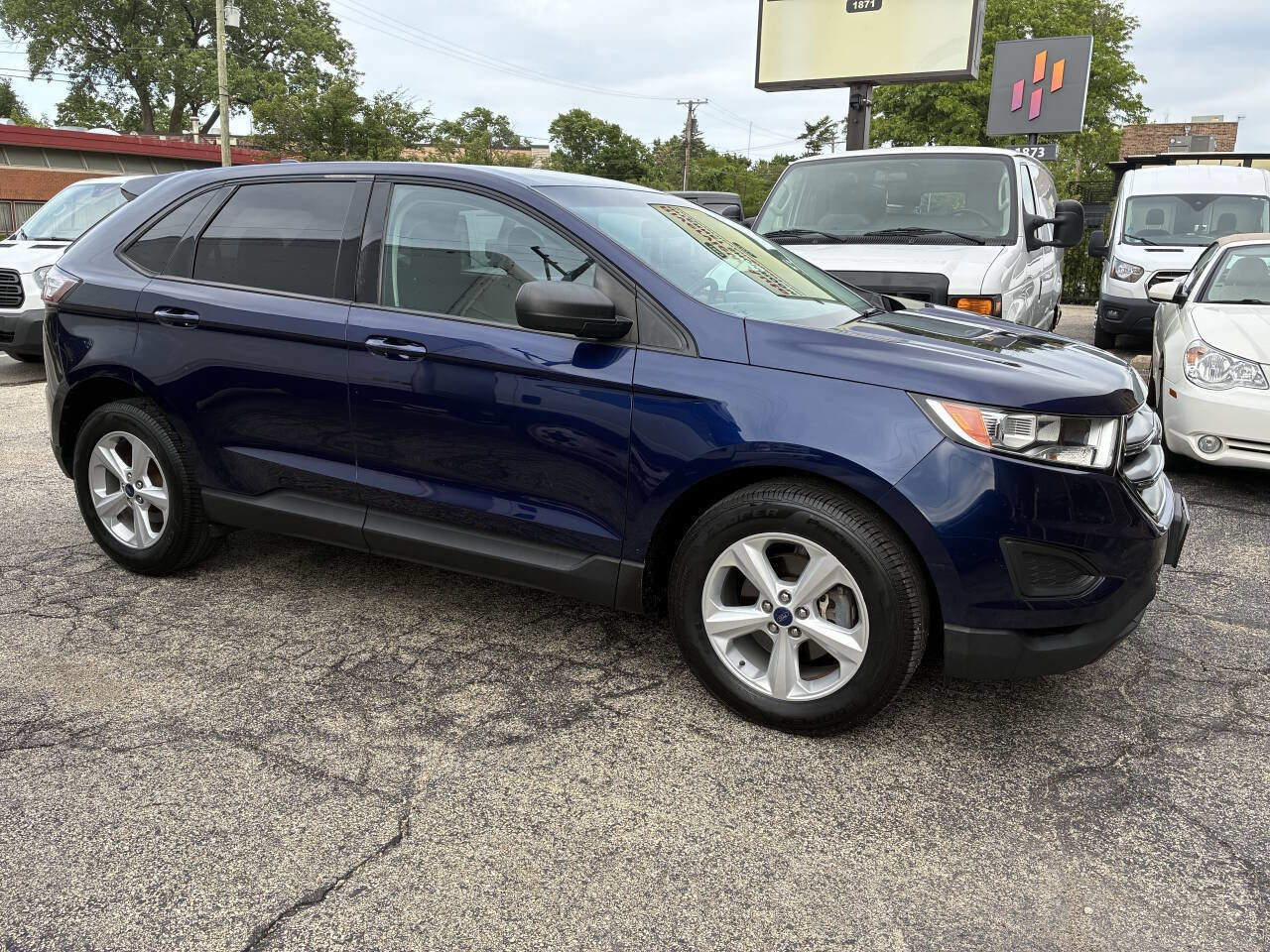 Used 2016 Ford Edge SE FWD image 2