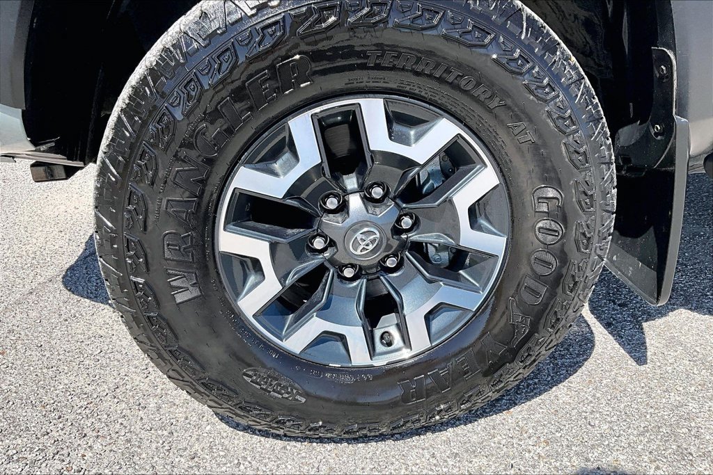 Used 2023 Toyota Tacoma TRD Off-Road w/ TRD Premium Off Road Package AWD/4WD image 9