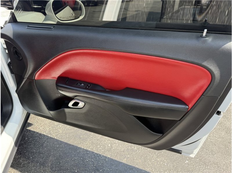 Used 2019 Dodge Challenger SXT image 22