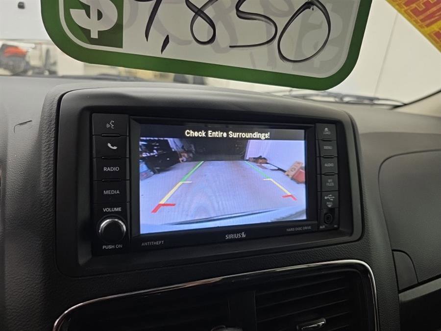 Used 2018 Dodge Grand Caravan SE w/ UConnect Hands-Free Group image 23