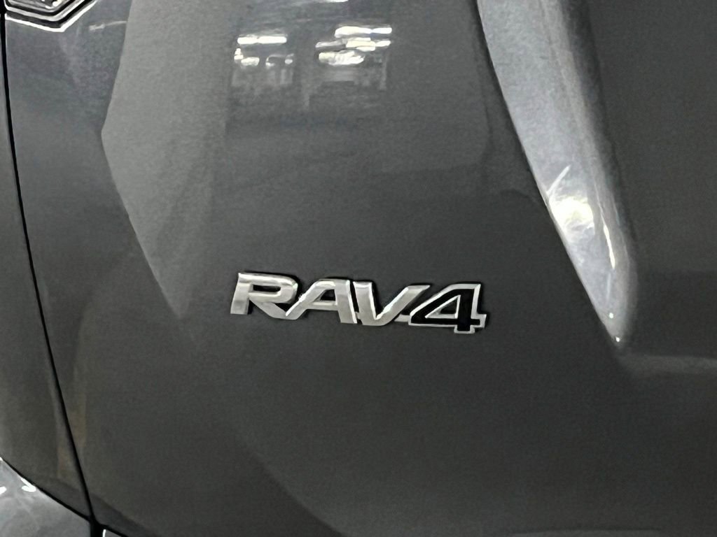 Used 2017 Toyota RAV4 LE image 31