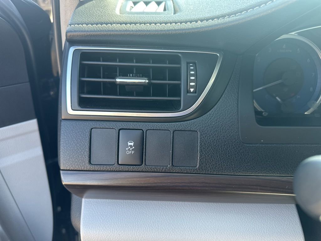 Used 2017 Toyota Camry SE FWD image 11