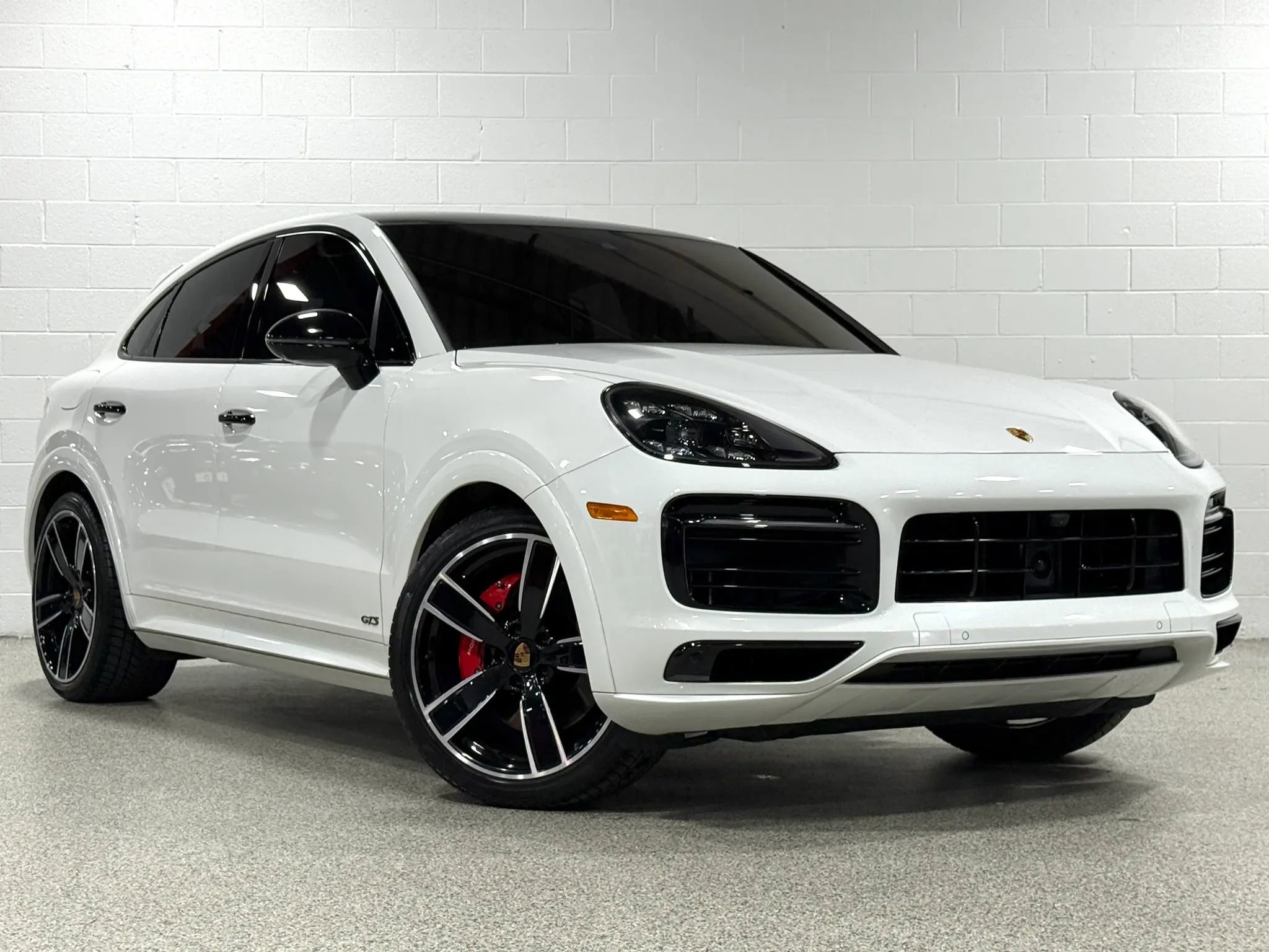 Used 2022 Porsche Cayenne GTS AWD/4WD image 4