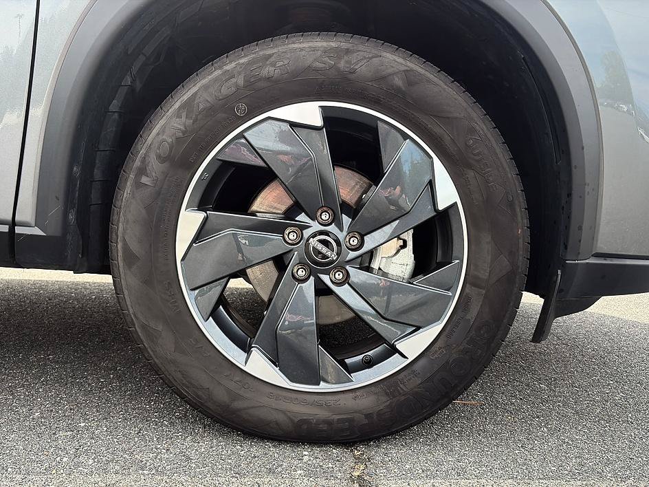 Certified 2025 Nissan Rogue SV AWD/4WD image 12