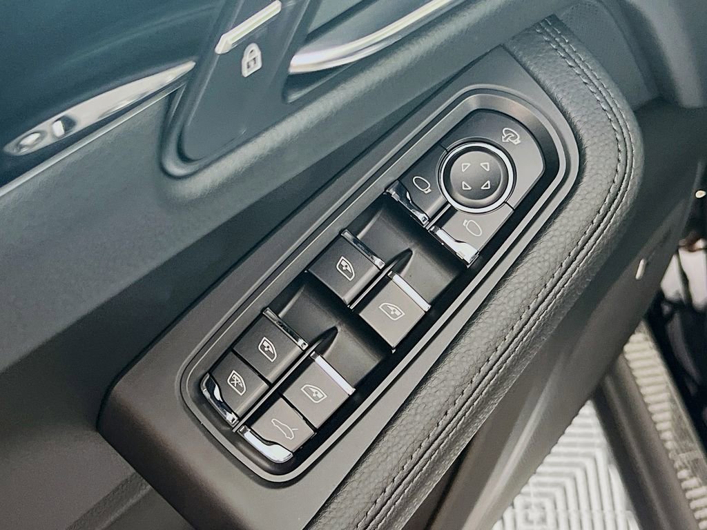 Certified 2026 Porsche Macan AWD/4WD image 20