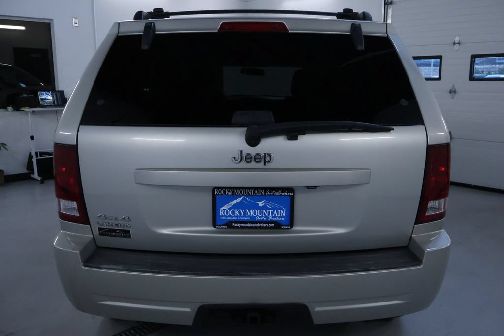Used 2010 Jeep Grand Cherokee Laredo w/ Popular Equipment Group AWD/4WD image 6