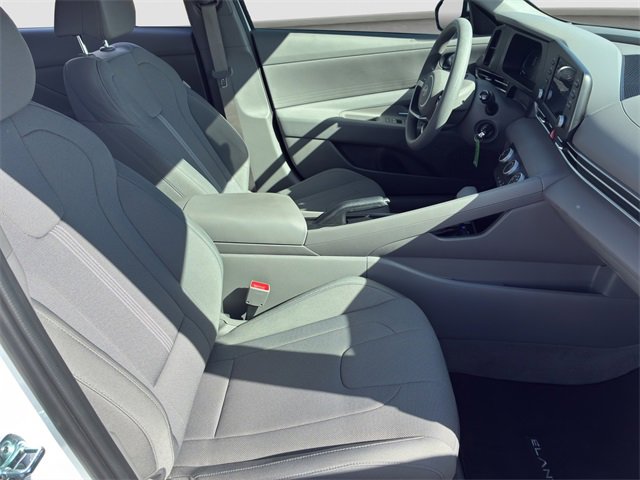 Used 2025 Hyundai Elantra SE w/ Cargo Package image 17
