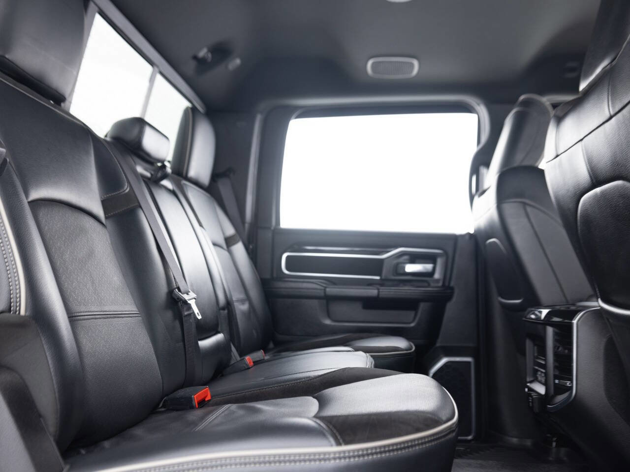 Used 2019 RAM 2500 Laramie w/ Night Edition AWD/4WD image 36