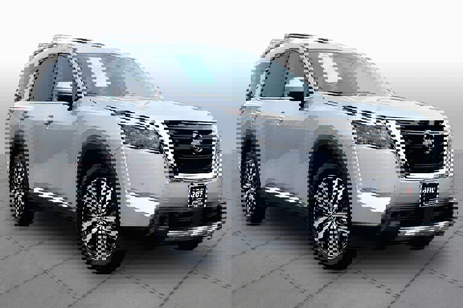 Certified 2025 Nissan Pathfinder Platinum w/ Cargo Package FWD image 3