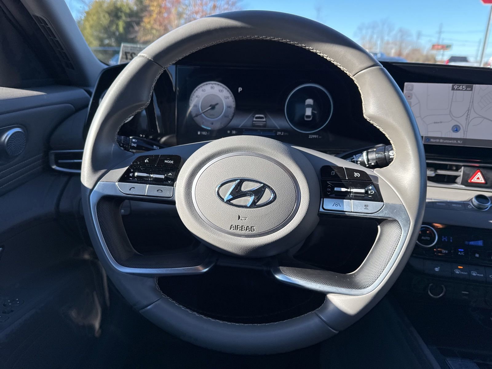 Used 2023 Hyundai Elantra SEL w/ Convenience Package image 17