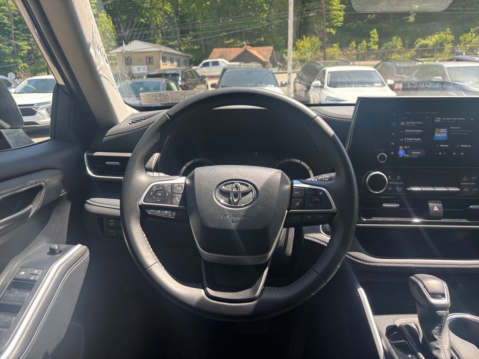 Used 2025 Toyota Highlander LE FWD image 38