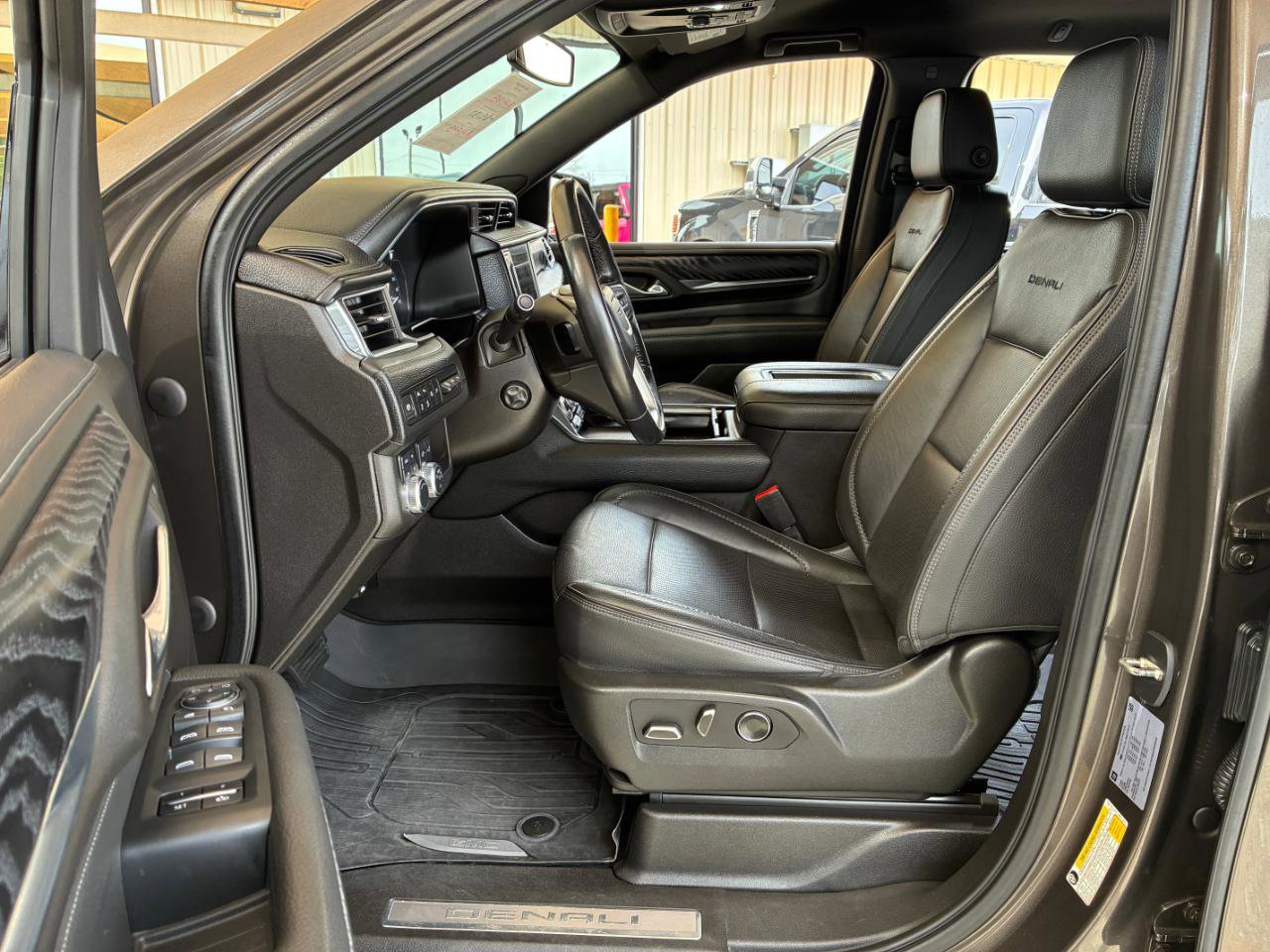 Used 2021 GMC Yukon XL Denali image 12