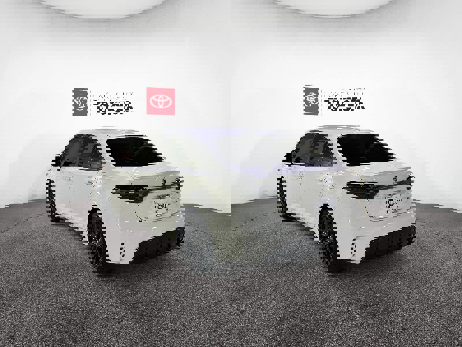 Used 2025 Toyota Corolla SE image 4