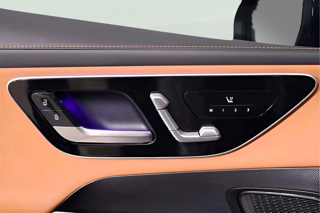 Used 2024 Mercedes-Benz GLC 300 4MATIC image 49