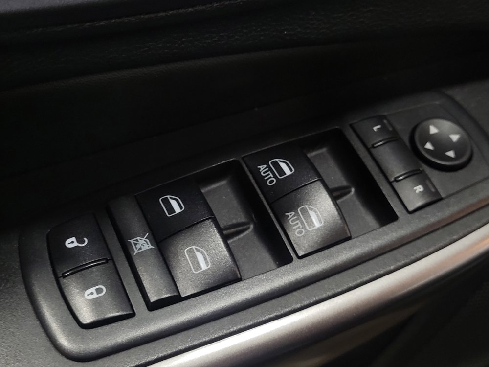 Used 2019 Jeep Cherokee Limited w/ Technology Group AWD/4WD image 27