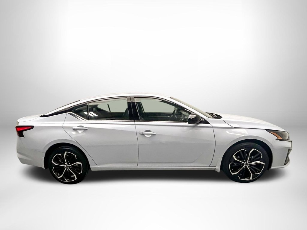 Used 2023 Nissan Altima 2.5 SR AWD/4WD image 4