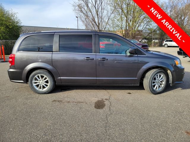 Used 2019 Dodge Grand Caravan SXT FWD image 2