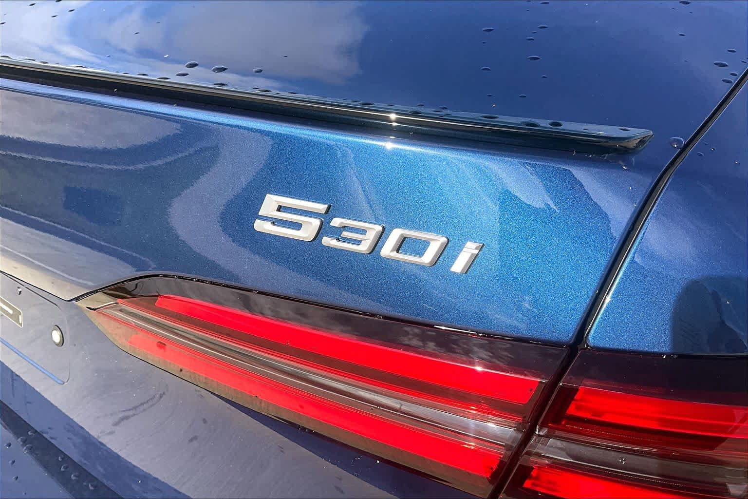 Used 2027 BMW 530i w/ M Sport Package RWD image 15