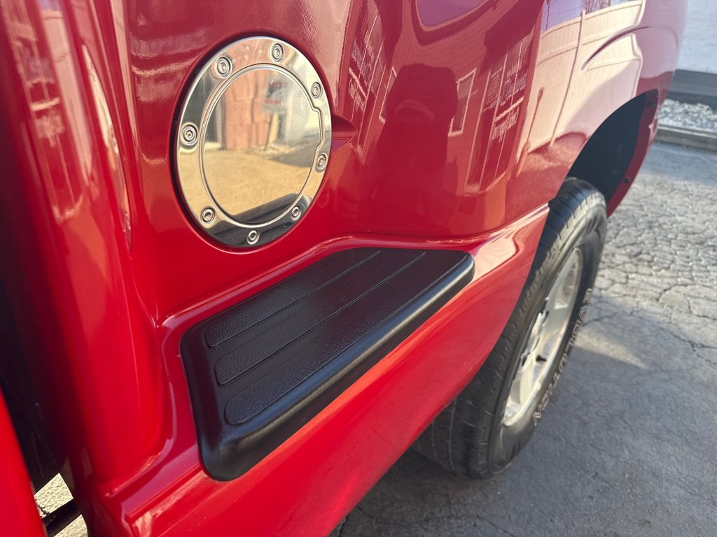 Used 2005 Chevrolet Silverado 1500 LS w/ Light Duty Power Package AWD/4WD image 17