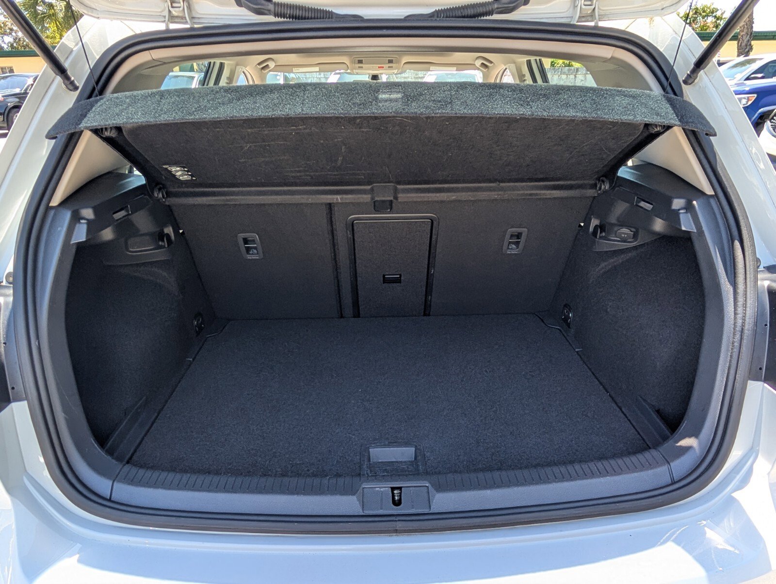 Used 2017 Volkswagen Golf Wolfsburg Edition image 16