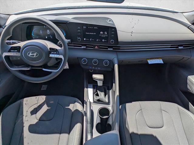 New 2026 Hyundai Elantra SE FWD image 17