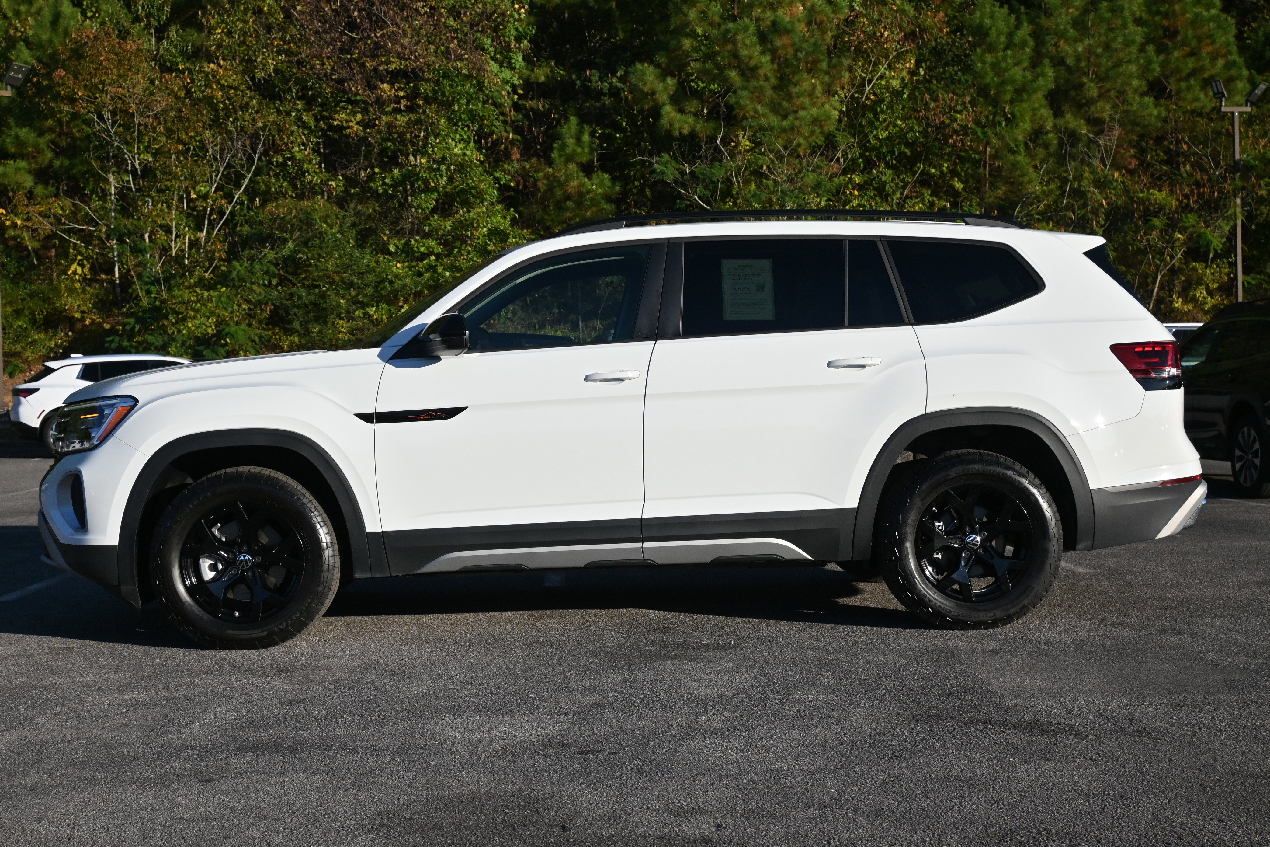 Used 2025 Volkswagen Atlas Peak Edition SE image 6